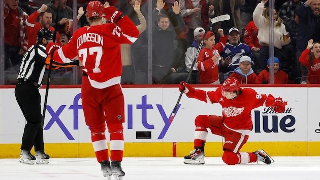 Marco Kasper (right) celebrates. (Bild: Copyright 2025 The Associated Press. All rights reserved.)