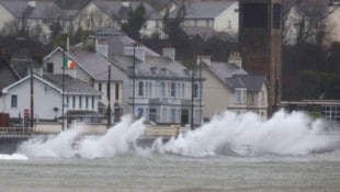 Sturm Éowyn traf mit voller Wucht auf Irland. (Bild: AFP/PAUL FAITH)