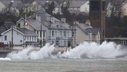 Sturm Éowyn traf mit voller Wucht auf Irland. (Bild: AFP/PAUL FAITH)