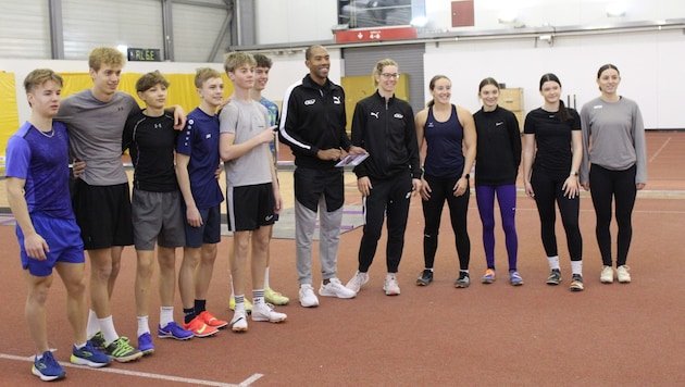 The Austrian Athletics Association's new power couple Christian Taylor and Beate Schrott (center) led the morning training session at Dornbirn Sports High School on Thursday. (Bild: Peter Weihs/Kronenzeitung)