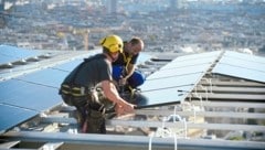 Am Haus des Meeres werden Solarpaneele angebracht. (Bild: Diverse Fotografen honorarfrei/Wien Energie/Johannes Zinner)