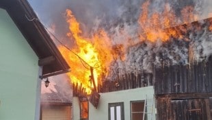 Holzschuppen wurde ein Raub der Flammen. (Bild: BSBÖ OVI Keidel Thomas )