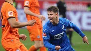 Hoffenheim und Frankfurt trennen sich 2:2 durch ein Tor von Adam Hlozek in der Nachspielzeit. (Bild: APA/AFP/Daniel ROLAND)