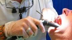 Am häufigsten aufgesucht wurden 2023 die Zahnärzte: Über elf Millionen Besuche wurden ...