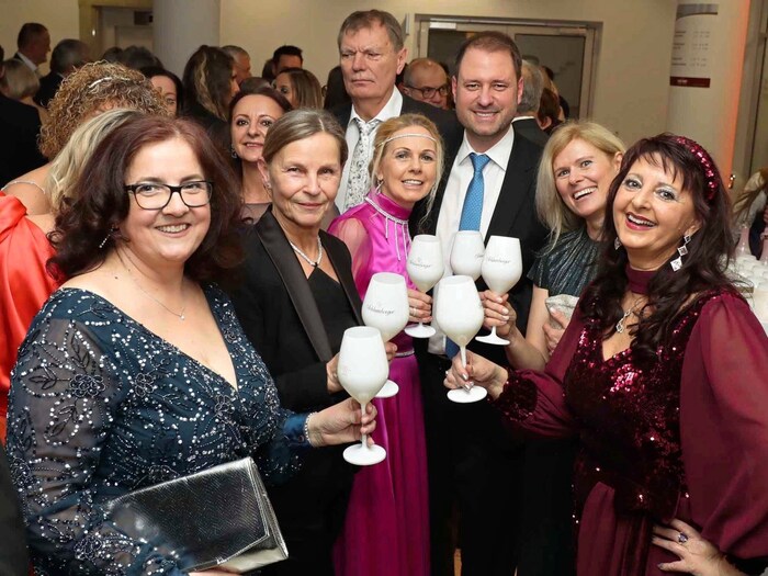 ÖVP-Parteiobmann und „Frauenschwarm“ Christian Sagartz hatte sichtlich Spaß.