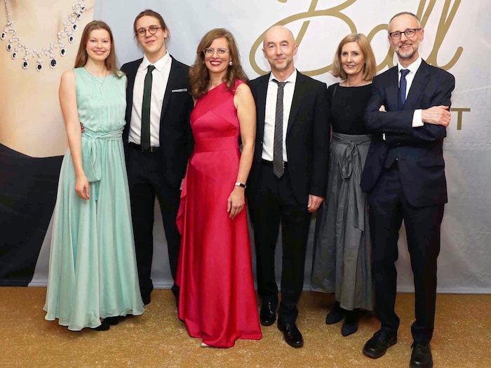 War Haider-Wallners rotes Kleid ein Polit-Statement?