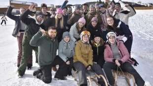 Eine starke Abordnung aus Unternberg: Peter Zehner, Nicole Petzlberger, Felix Kinner und Celina Wallmannsberger (letzte Reihe), Matthias Zehner und Christina Löcker (vorne außen) (Bild: Holitzky Roland)