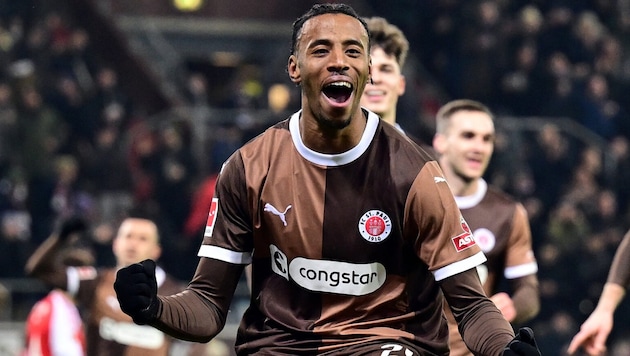 Morgan Guilavogui celebrated his two goals in the 3:0 win for St. Pauli. (Bild: GEPA)