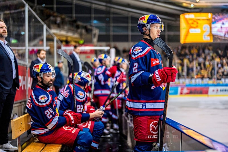 Disillusionment at the end for Murphy (left), Lewington (right) and Co. (Bild: GEPA/GEPA pictures)