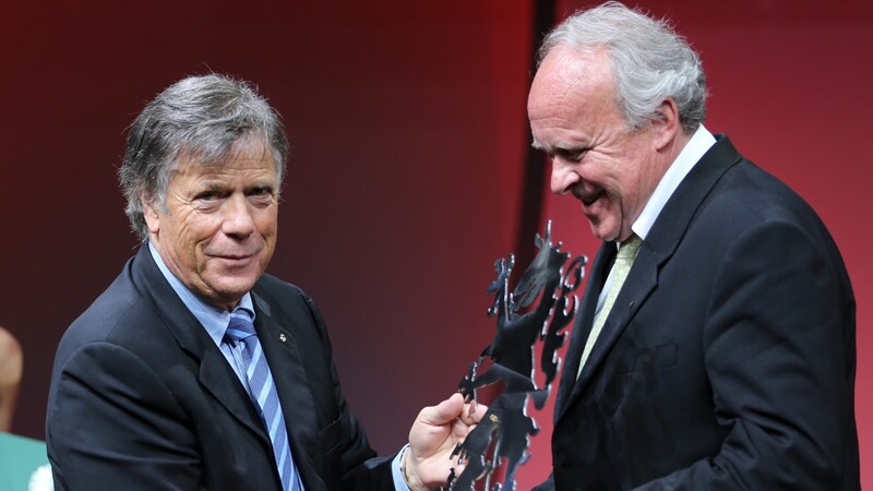 Grogl received the 2022 Sporthilfe award for his life's work from former ÖSV boss Peter Schröcksnadel. (Bild: GEPA pictures)