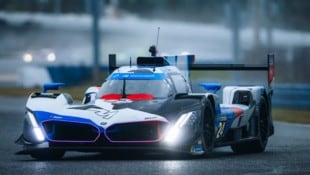 Philipp Eng in seinem BMW. (Bild: BMW/Sam Cobb)
