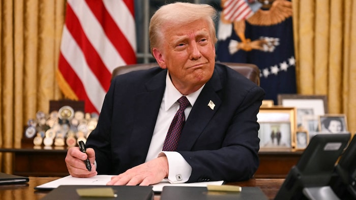 US-Präsident Donald Trump hat Importe aus Kanada, Mexiko und China mit neuen Zöllen (eine Art ...