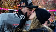 Travis Kelce und Taylor Swift feiern eine Sommerhochzeit. Das enthüllen die gerade verschickten ...