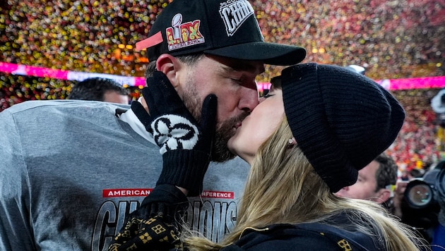 Travis Kelce und Taylor Swift feiern eine Sommerhochzeit. Das enthüllen die gerade verschickten ...