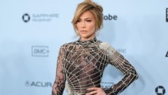 Jennifer Lopez hat sich perfekt in Szene gesetzt. (Bild: Getty Images via AFP/GETTY IMAGES/Neilson Barnard)