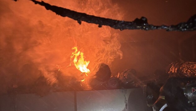 60 Feuerwehrleute standen im Einsatz.  (Bild: HFW Villach)