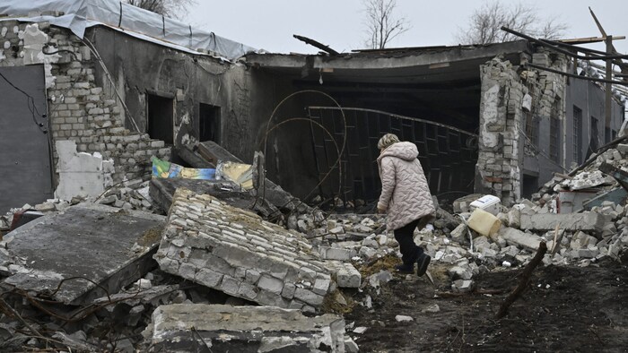 Ein zerstörtes Wohnhaus in der Ostukraine
