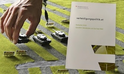 Cyber-Attacken, Fake-News, Migrationsströme – aber auch Gefahren aus der Luft gefährden am ...