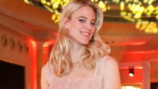 Larissa Marolt strahlt beim Filmball