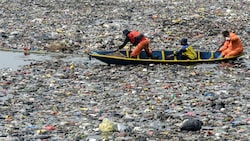 Der Fluss Citarum in Indonesien ist für gewaltige Abfallberge bekannt.