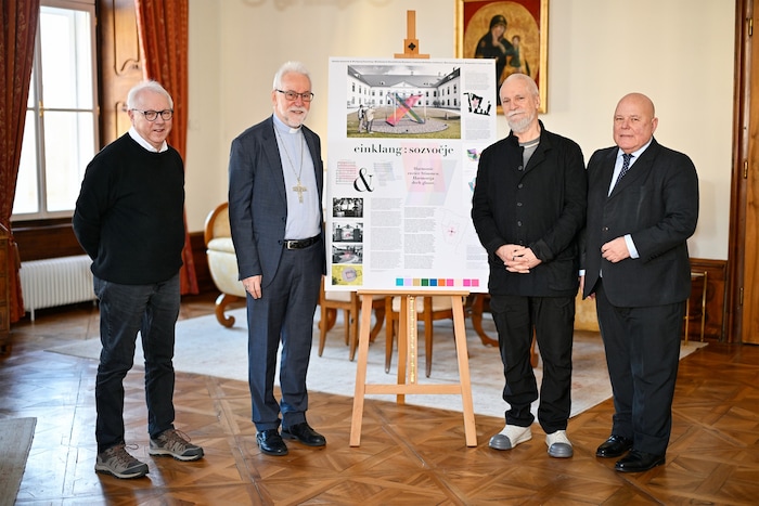 Diözesanarchivar i. R. Tropper, Bischof Marketz, Musiker Puschnig und Kurator Pucker (v. l.) präsentieren in der Bischöflichen Residenz das Programm und den künstlerischen Wettbewerb zur Kultur- und Festveranstaltung am 16. Mai. 