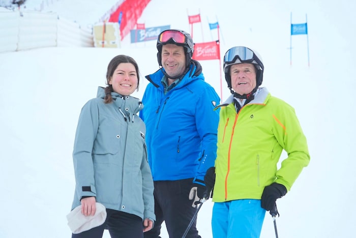Wolfgang Höflehner und Paul Ebner (v. l.) haben „Krone“-Redakteurin Fanny Gasser mit auf die Piste genommen.