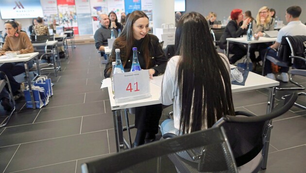 Die Schüler haben acht Minuten Zeit, um sich vorzustellen und Fragen zu stellen. (Bild: Bartel Gerhard/Gerhard Bartel)