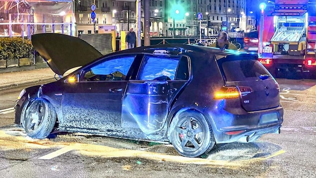 This car crashed into a cab on Fürstenallee at the weekend. (Bild: Tschepp Markus, Krone KREATIV)