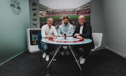 Maximiliano Caufriez (M.) mit Stephan Reiter (li.) und Rouven Schröder.