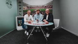 Maximiliano Caufriez (M.) mit Stephan Reiter (li.) und Rouven Schröder. (Bild: FC Red Bull Salzburg)