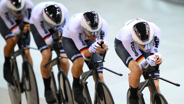 The German track cyclists Tobias Buck-Gramcko, Leon Rohde, Nicolas Heinrich and Theo Reinhardt (Bild: APA/AFP/Anne-Christine POUJOULAT)