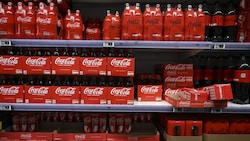 Coca-Cola muss erneut eine große Rückrufaktion starten. (Bild: AFP/Christophe Simon)