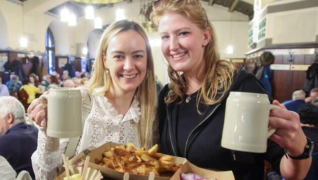 Tanja (left) and Martina dropped by on Monday out of sheer curiosity and were warmly welcomed. (Bild: Tröster Andreas)