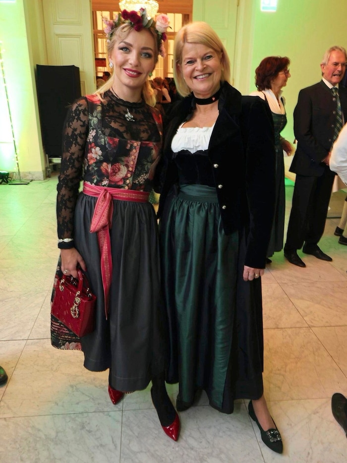 Kultur trifft Politik: Star-Geigerin Lidia Baich mit Ministerin Klaudia Tanner