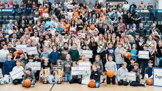 Klosterneuburgs Fans feierten mit ihren Helden (Bild: Verena Maurer)