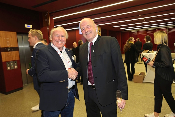 Mr. Nightrace Hans Grogl mit Schladmings Bürgermeister Hermann Trinker (Liste Schladming NEU)