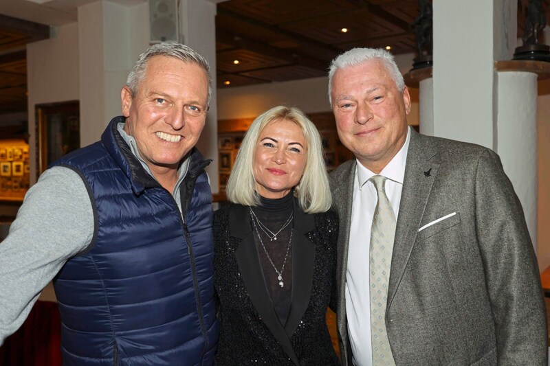 Landeshauptmann Mario Kunasek (FPÖ) mit Birgit Beierl und Fußball-Legende Toni Polster (Bild: Jauschowetz Christian)