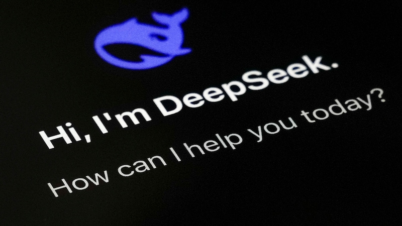 In contrast to ChatGPT, for example, which uses a large language model, DeepSeek uses many smaller models and is therefore more efficient. (Bild: APA Österreich Bild/AP/Andy Wong)