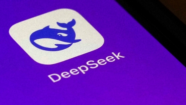 DeepSeek is based on a significantly smaller database than the competition and is also open source. (Bild: APA Österreich Bild/AP/Andy Wong)