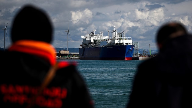 Ein Flüssiggas-Transporter im italienischen Hafen Piombino (Bild: AFP/Filippo MONTEFORTE)