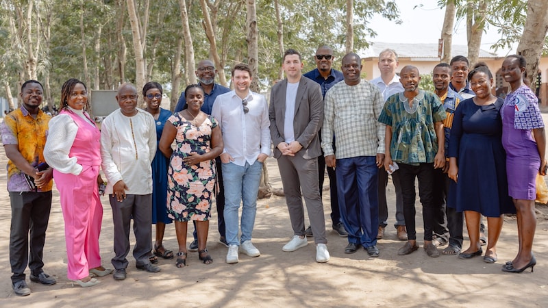 Maierhofer and Schreiner with the project partners on site (Bild: Technopark Raaba)