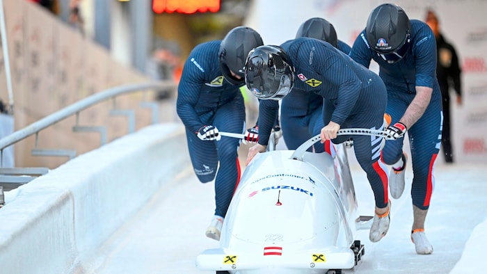 Im Viererbob ist perfekte Koordination beim Einstieg notwendig