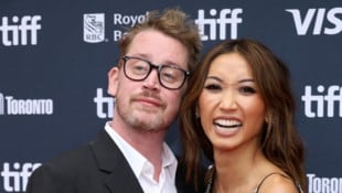 Macaulay Culkin und Brenda Strong (Bild: APA Österreich Bild/Getty Images via AFP/GETTY IMAGES/Kayla Oaddams)