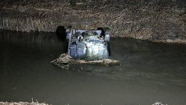 Das Auto endete als Totalschaden.  (Bild: Feuerwehr Dornbirn)