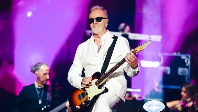 Umberto Tozzi during a performance (Bild: APA-PictureDesk/Alessandro Bremec / PA)