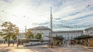 Der Tatort: der Vorplatz des Salzburger Hauptbahnhofs.