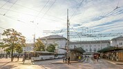 Hier, bei der Bushaltestelle beim Hauptbahnhof, kam es zu dem brutalen Angriff.