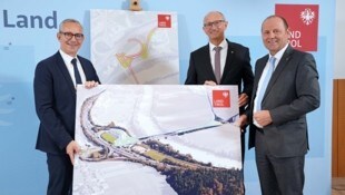 Walcher, Mattle und Geisler (von links) mit einer Visualisierung des Projekts.