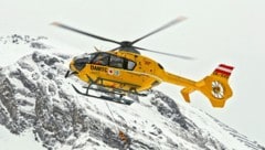 Der schwer verletzte Bruder des 51-Jährigen wurde mit dem Helikopter geborgen. Er selbst lehnte es ab, mitzufliegen. (Bild: Birbaumer Christof)