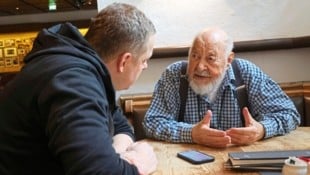 Ernst Royer plauderte mit „Steirerkrone“-Sportchef Georg Kallinger über sein Leben. (Bild: Jauschowetz Christian)